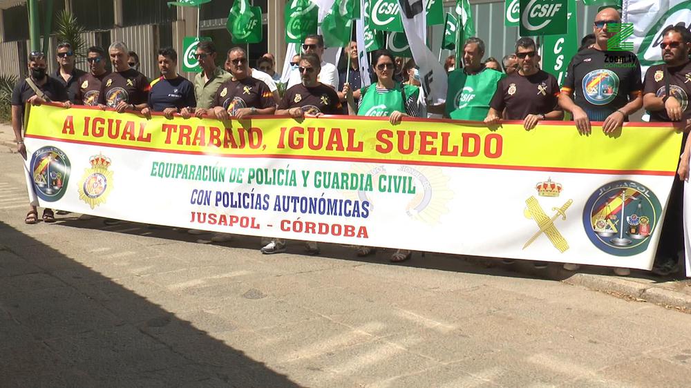 MOSCA ZOOM TV.00_00_04_09.Imagen fija169